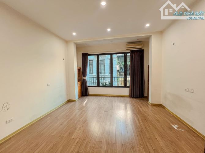 Hoàng Văn Thái 55m² - 4 tầng - mặt tiền 4.7m - giá 18.2 tỷ - Thanh Xuân  - phân lô quân độ - 14