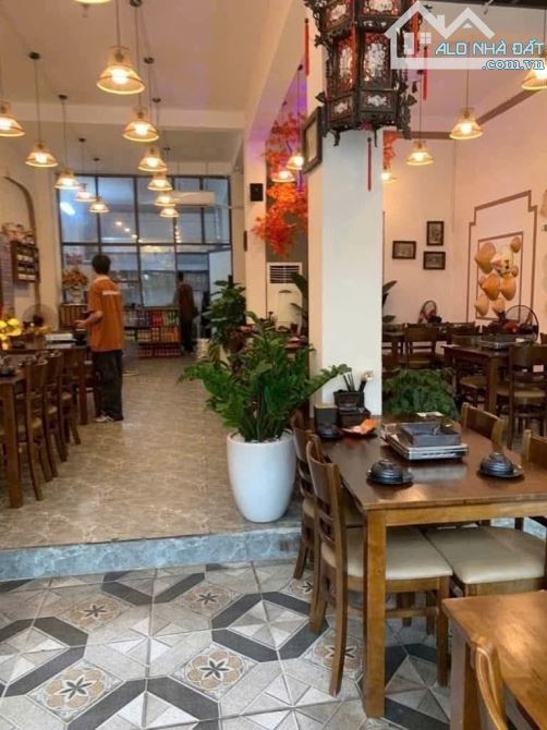 Ngay cạnh làng Việt Kiều Châu Âu, Nguyễn Văn lộc, DT 132m2*5T, MT 7m, vỉa hè, KD, 33.9 tỷ - 2