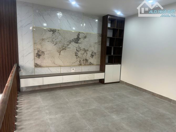 Nhà mới Thạch Bàn LB 36m2 x 5T gần chợ, hàng xóm Aeon LB, tiện ích bạt ngàn. 6,9 tỷ - 2