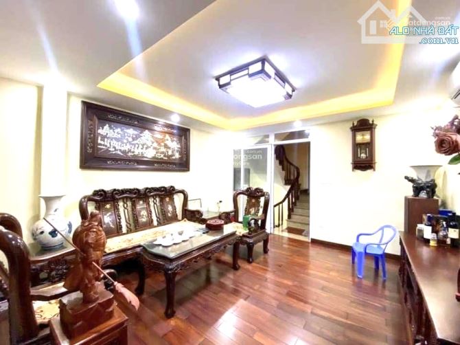 Lô góc ô tô  tránh, hàng hiếm tại Đào Tấn Ba Đình, Hà Nội, DT 103 m2 giá 38 tỷ.  -Nhà riên - 2