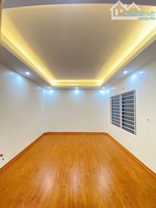 BÁN NHÀ LIÊN MẠC. LÔ GÓC. 35M2, 6TẦNG, GARA Ô TÔ, KINH DOANH. GIÁ 4.2 TỶ - 3