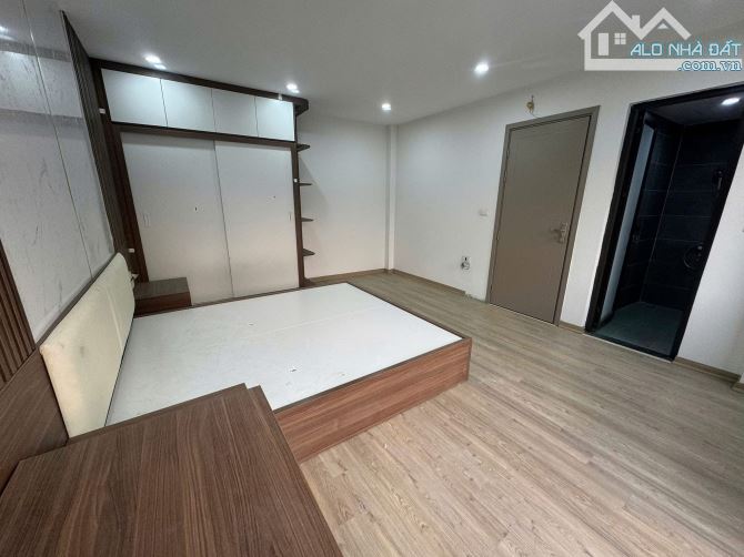Nhà mới Thạch Bàn LB 36m2 x 5T gần chợ, hàng xóm Aeon LB, tiện ích bạt ngàn. 6,9 tỷ - 3
