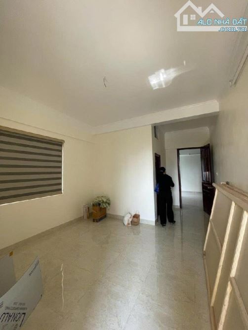 Căn hộ chung cư Hoàng Quốc Việt, Ô TÔ, Thang máy, View phố Hoàng Quốc Việt,dt 105m - 3