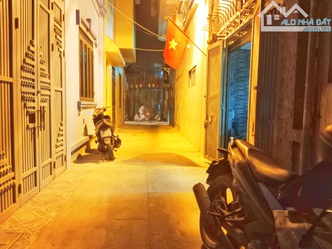 Bán nhà Ngõ 97 Khương Khương, Thanh Xuân. DT: 51m, 4 tầng. Giá: 10,4 tỷ oto qua nhà - 4