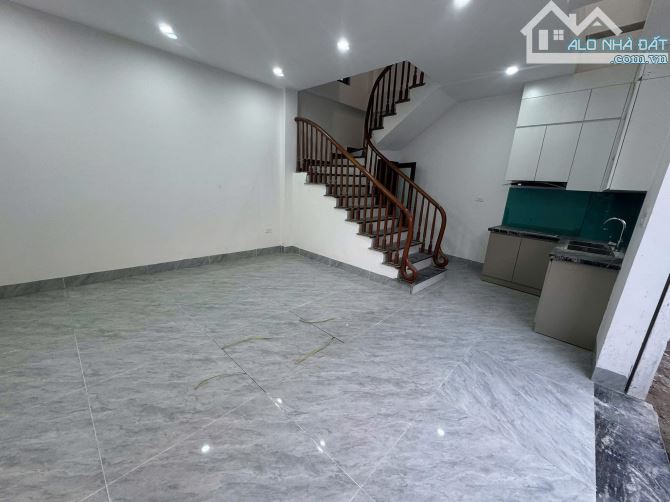 Nhà mới Thạch Bàn LB 36m2 x 5T gần chợ, hàng xóm Aeon LB, tiện ích bạt ngàn. 6,9 tỷ - 4