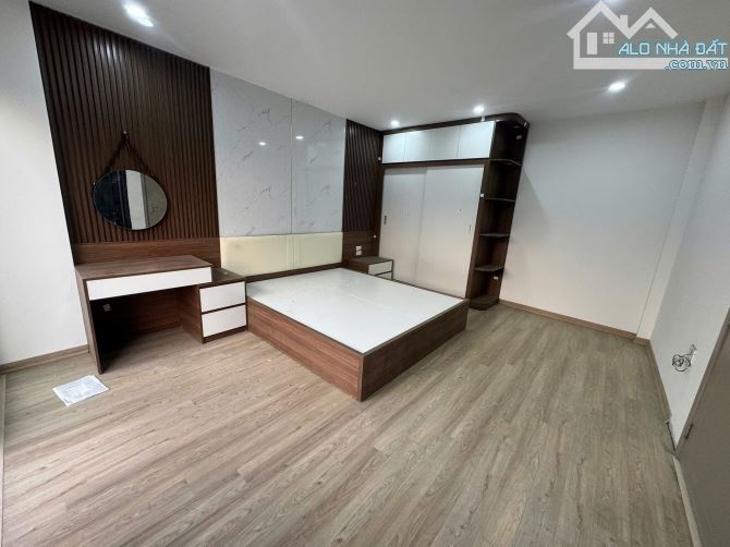 Nhà mới Thạch Bàn LB 36m2 x 5T gần chợ, hàng xóm Aeon LB, tiện ích bạt ngàn. 6,9 tỷ - 5
