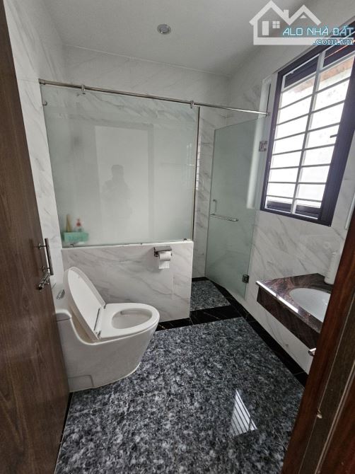 Bán Nhà 1 Trệt 1 Lầu Mặt Tiền Đường Trần Nguyên Đán 196M2 (6x32) - Giá: 14Tỷ - 6