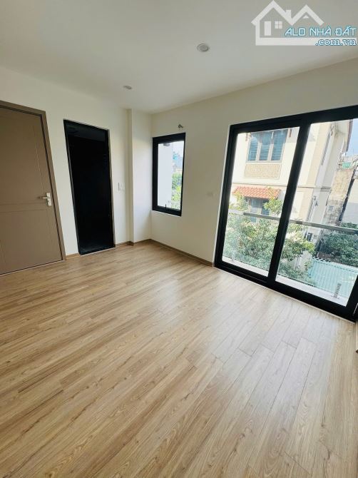 Nhà mới Thạch Bàn LB 36m2 x 5T gần chợ, hàng xóm Aeon LB, tiện ích bạt ngàn. 6,9 tỷ - 6