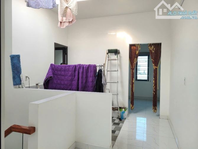 Bán nhà  3 tầng Mỹ Thịnh, Đồng Hòa, Kiến An.  3 tầng gần 50m2 giá 2,3 tỷ . Ô tô đỗ cửa ngà - 6