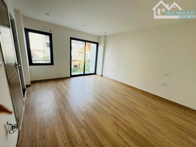 Nhà mới Thạch Bàn LB 36m2 x 5T gần chợ, hàng xóm Aeon LB, tiện ích bạt ngàn. 6,9 tỷ - 7