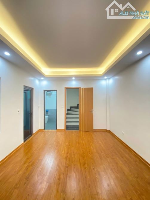 BÁN NHÀ LIÊN MẠC. LÔ GÓC. 35M2, 6TẦNG, GARA Ô TÔ, KINH DOANH. GIÁ 4.2 TỶ - 9