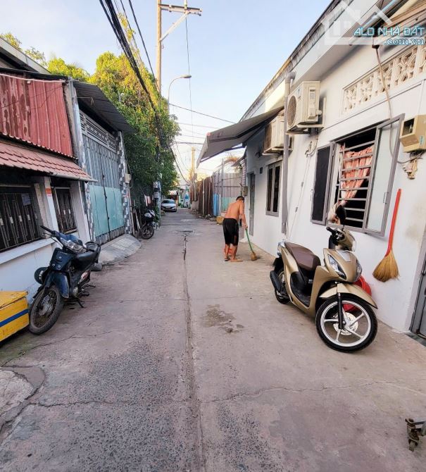 Nhà mới rộng rãi, (4x20.5m), HXH C13/30B Phạm Hùng-Ng.V.Linh - 7tr - 9