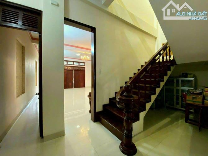 Bán nhà 2 mặt tiền trước sau hẻm Nguyễn Viết Xuân-gần chợ -trung tâm phố cũ (6.22*27)