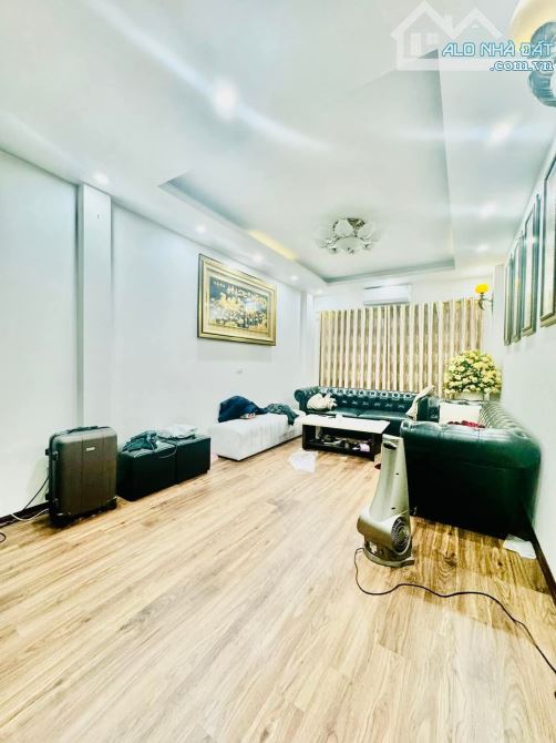 BÁN NHÀ PHỐ NGỌC THỤY LONG BIÊN 6 TỶ ,5 tầng, 48 m ,MT 4m,ô tô, kinh doanh, full nội thất