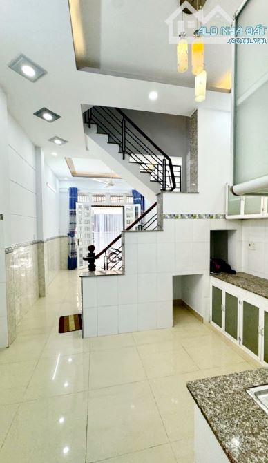 Bán nhà sát Lê Văn Quới 40m2 3 tầng ở ngay, nhích 4 tỷ