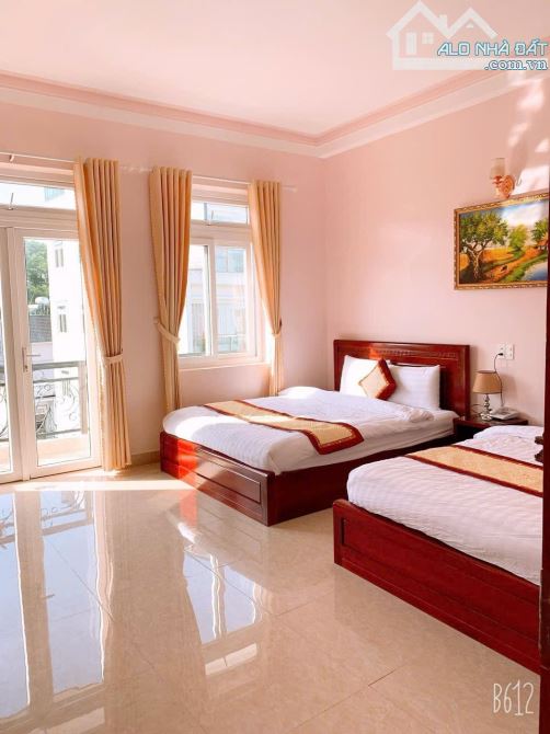 Khách Sạn 2 Mặt Tiền Ngay Trung Tâm. 120m2. Ngang 8m. 4 Tầng. 11PKD. 12,5 Tỷ TL