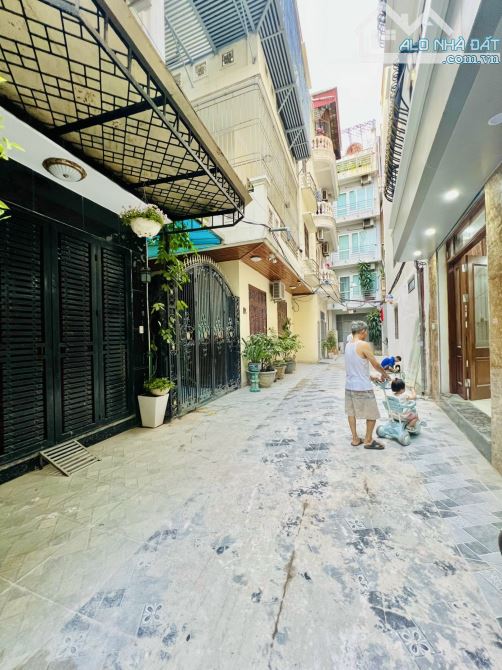 Bán nhà đường Vũ Tông Phan Ngã Tư Sở trước nhà rộng 4M như hình Nhà 32m2 5 Tầng xây mới