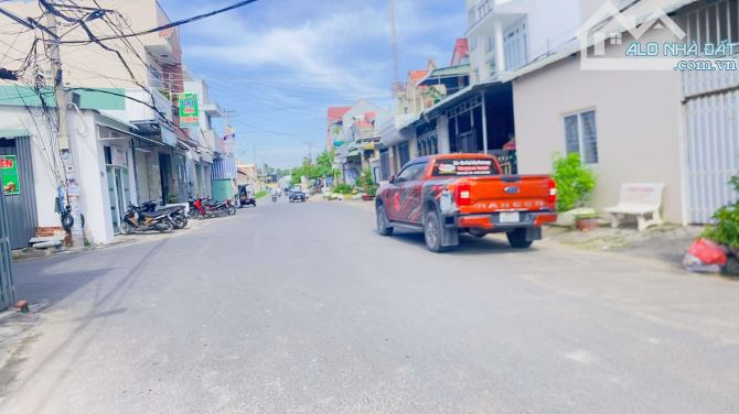 Cho thuê nhà 500 m2 mặt tiền đường Lê Quang Chiểu 12 triệu - 11