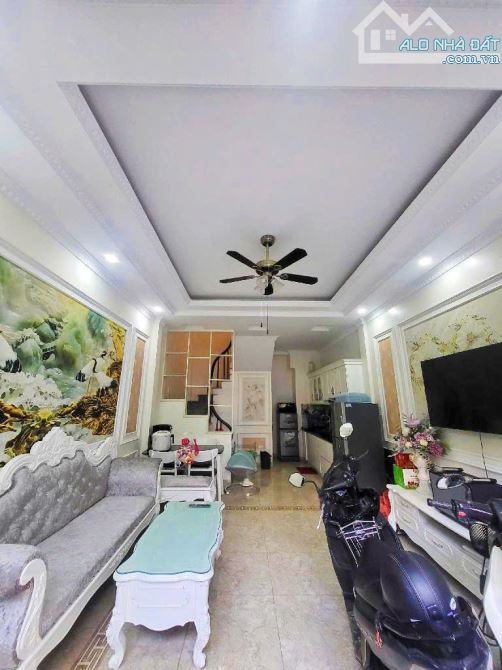 CẦN B.Á.N GẤP - GIẢM 200tr, CHỈ CÒN HƠN 5 T.Ỷ - NHÀ ĐẸP 5 TẦNG, 36 M² - PHỐ ĐÀM QUANG - 1