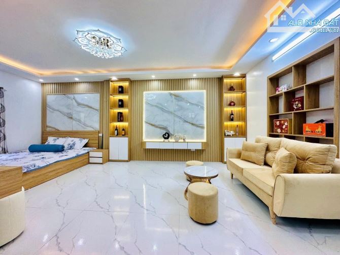 BÁN NHÀ CỰC CHẤT PHỐ HOÀNG NGÂN - GẦN Ô TÔ - 5 TẦNG 43M2 - GIÁ CHỈ 7.9 TỶ - 1