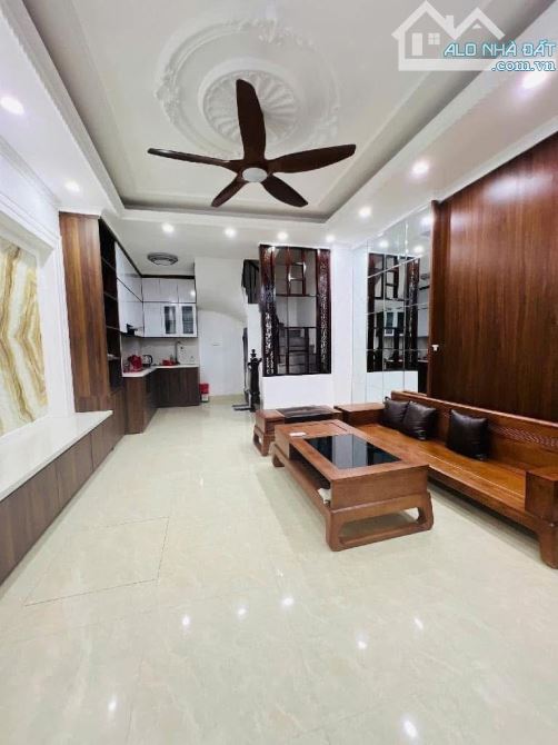 Bán nhà Hào Nam, gần phố, ô tô lùi cửa, nhà mới, chào 8 tỷ 5 - 1