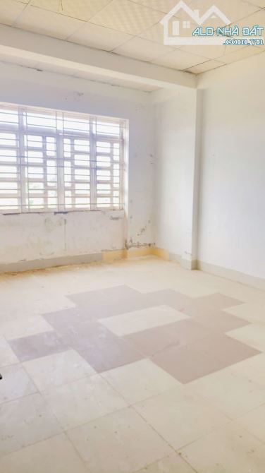 Cho thuê nhà 500 m2 mặt tiền đường Lê Quang Chiểu 12 triệu - 15