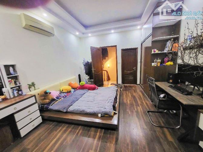 CẦN B.Á.N GẤP - GIẢM 200tr, CHỈ CÒN HƠN 5 T.Ỷ - NHÀ ĐẸP 5 TẦNG, 36 M² - PHỐ ĐÀM QUANG - 2