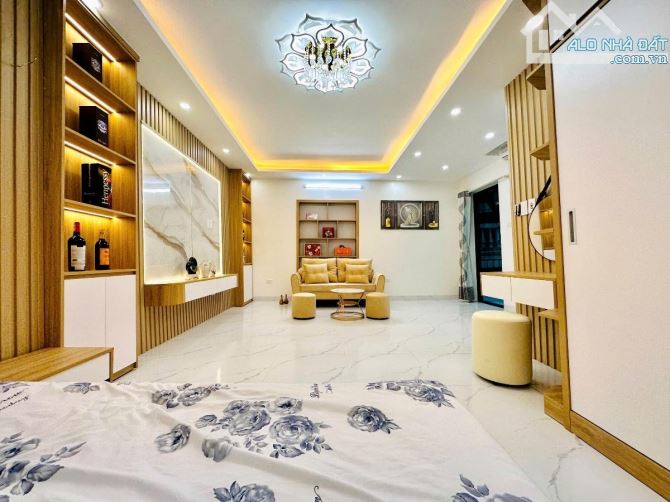 BÁN NHÀ CỰC CHẤT PHỐ HOÀNG NGÂN - GẦN Ô TÔ - 5 TẦNG 43M2 - GIÁ CHỈ 7.9 TỶ - 2