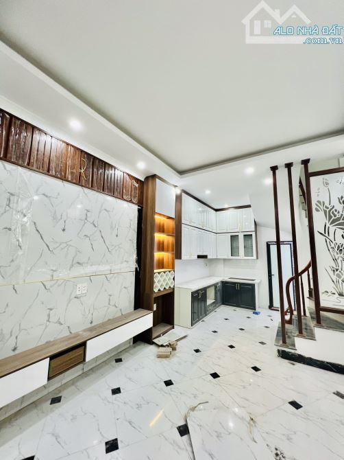 Bán nhà đường Vũ Tông Phan Ngã Tư Sở trước nhà rộng 4M như hình Nhà 32m2 5 Tầng xây mới - 2