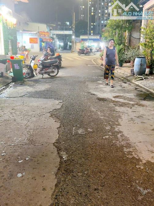 CHDV 12P sát DH Công thương, cho thuê 4.5%/năm, đúc 5 tầng, Sân thượng, giá 10.12ty - 3