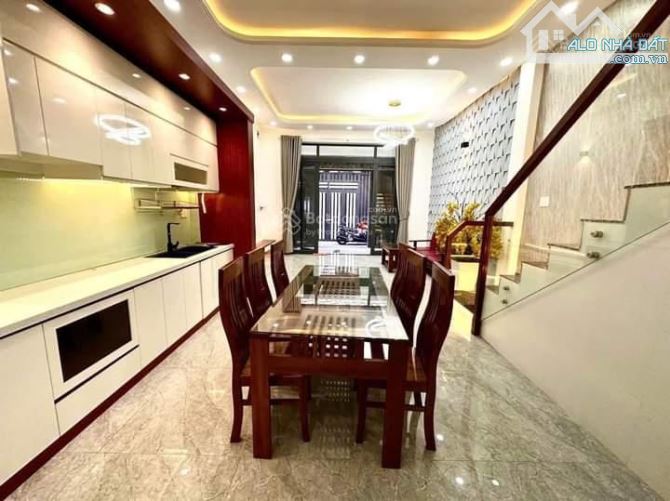 Chính Chủ cần bán nhà Đường Nguyễn Đình Chiểu P4 Quận 3 Giá 3tỷ680/65m2(5x13m) nhà 3 lầu - 3