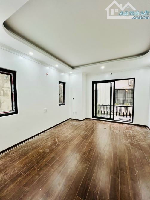 Bán nhà đường Vũ Tông Phan Ngã Tư Sở trước nhà rộng 4M như hình Nhà 32m2 5 Tầng xây mới - 3
