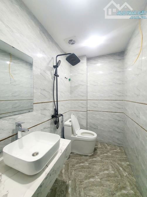 Nhà xây mới Dương Văn Bé, gần Phố, đầu gần Minh Khai, 43m2 sổ, 6 ngủ. Giá 7.5 tỷ - 4