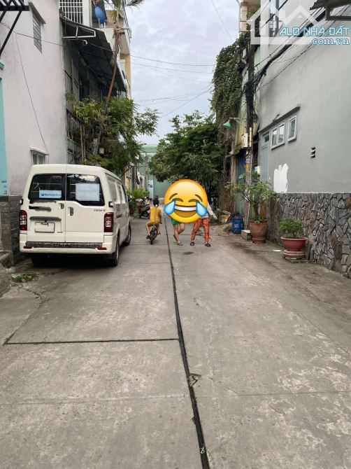BÁN NHÀ QUẬN 12  NHÀ 3 TẦNG THIẾT KẾ SANG TRỌNG - Ngang 4m dài 15m HẺM 10M 2 CHIẾC XE HƠI - 4