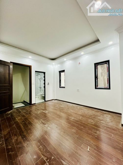 Bán nhà đường Vũ Tông Phan Ngã Tư Sở trước nhà rộng 4M như hình Nhà 32m2 5 Tầng xây mới - 4