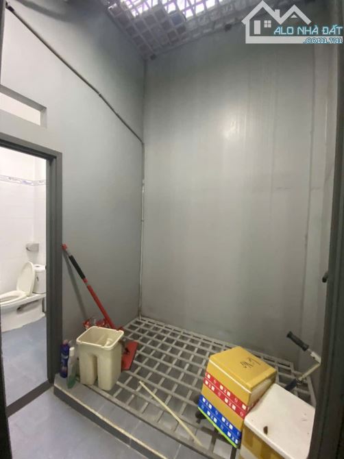 BÁN NHÀ QUẬN 12  NHÀ 3 TẦNG THIẾT KẾ SANG TRỌNG - Ngang 4m dài 15m HẺM 10M 2 CHIẾC XE HƠI - 8