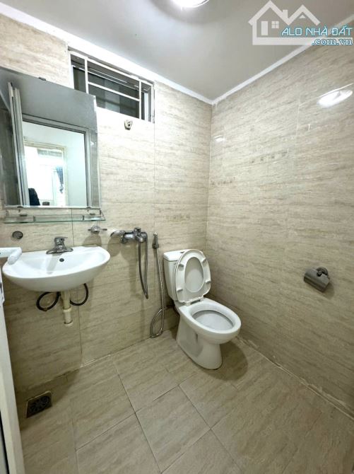 Cho thuê căn hộ chung cư Hoàng Đạo Thành 60m2, 2 ngủ, 7tr5 - 8