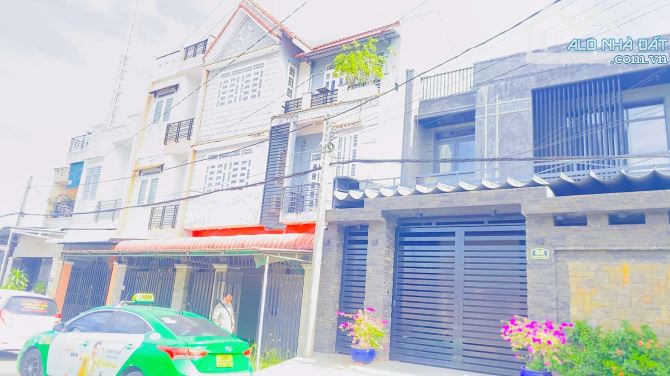 Cho thuê nhà 500 m2 mặt tiền đường Lê Quang Chiểu 12 triệu - 9