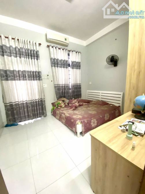 BÁN NHÀ QUẬN 12  NHÀ 3 TẦNG THIẾT KẾ SANG TRỌNG - Ngang 4m dài 15m HẺM 10M 2 CHIẾC XE HƠI - 9