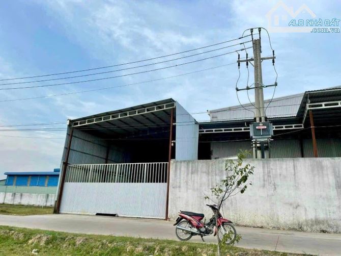 bán xưởng 1.700m2 đường chợ gà từ tỉnh lộ 9 vào 500mét 17tỷ