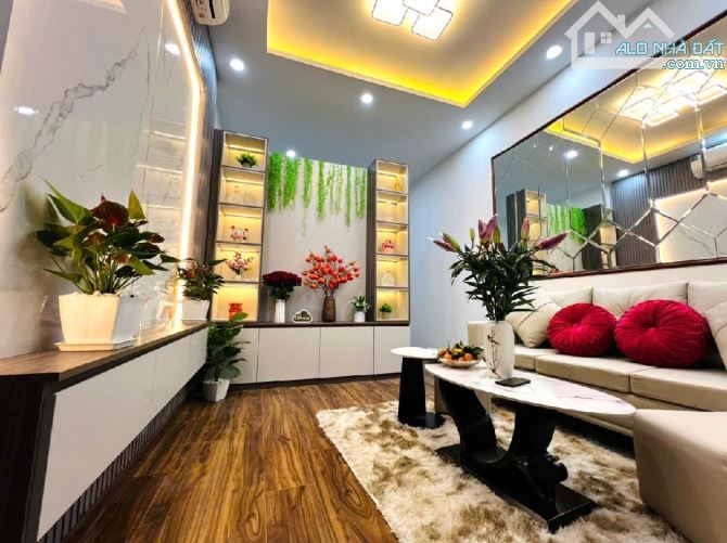 NHÀ TẬP THỂ LÒ ĐÚC CÁCH PHỐ 30M,FULL NỘI THẤT