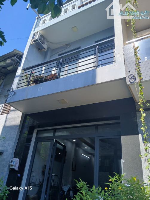 NHÀ BÁN, LÂM THỊ HỐ, QUẬN 12-60M2, 3 TẦNG, HẺM XE HƠI TRÁNH, CHỈ 4 TỶ 700