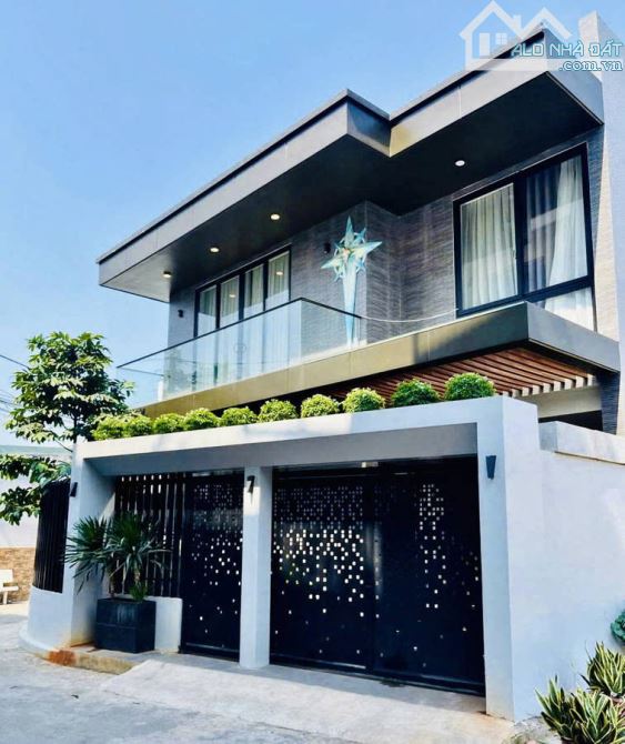 BÁN GẤP VILLA HIỆN ĐẠI 2 MẶT TIỀN, ĐƯỜNG CÂY KEO , PHƯỜNG TAM PHÚ, THỦ ĐỨC CHỈ 8,6 TỶ .