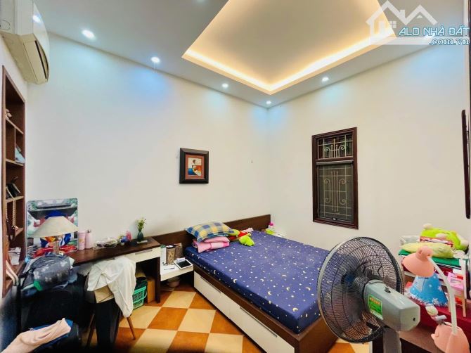 Nhà mới 54m2 Thuỵ Khê, thang máy, ngõ thông, cực gần Hồ Tây, giá chỉ nhỉnh 9 tỷ