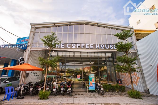 Nhà MT trung tâm quận 3. Là quán The Coffee House. Ngang 14 x 15 chỉ 60 tỷ