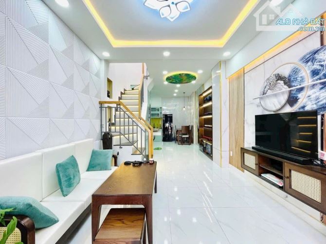 BÁN NHÀ ĐẸP GÒ VẤP- Ô TÔ, 66m2 SD, 2 Tầng - Ngay Vincom - NHỈNH 4 tỷ 2