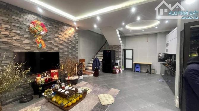 Siêu phẩm Ô Chợ Dừa, gần mặt phố, ngõ rộng 3 gác chạy, lô góc, chào 9 tỷ 5