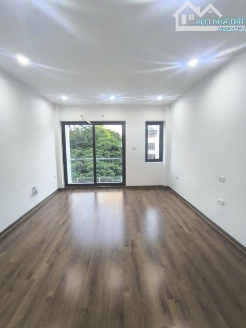 BÁN NHÀ 5 TẦNG, BÁT KHỐI LONG BIÊN, Ô TÔ NHỎ ĐỖ CỬA, 32M2,MT 3.7M,5.9 TỶ. - 1