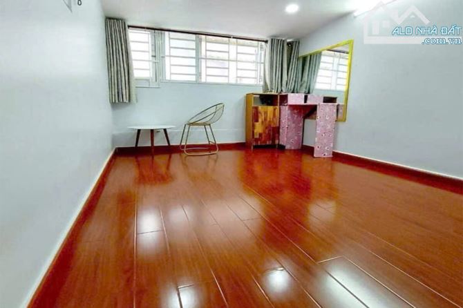 Bán nhà hẻm Lê Văn Sỹ Phú Nhuận, hẻm 5m Xe hơi, 42m² kinh doanh - Giá 5.95 tỷ TL - 2