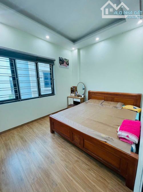 Bán nhà - ngã 4 la,Minh Khai,Hưng Hà,kinh doanh,có dòng tiền,DT: 90m,giá: 3,4 tỉ - 2
